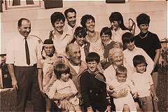 1970, bei den Zizm&auml;nnern. So fing's wohl an, das mit 'bucklige Verwandtschaft'. Doppelklicke auf das Bild, dann gibt's was gr&ouml;&szlig;eres.